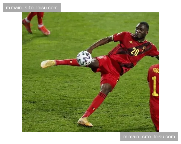 比利时演练特罗萨德内切传中，特德斯科寻求边中结合破密集